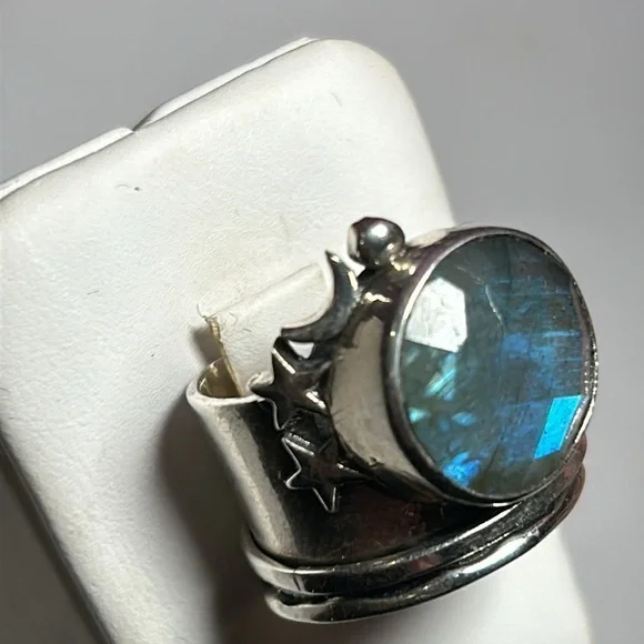 Boho-Magic Labradorite Fidget Ring - Picture 3 of 9